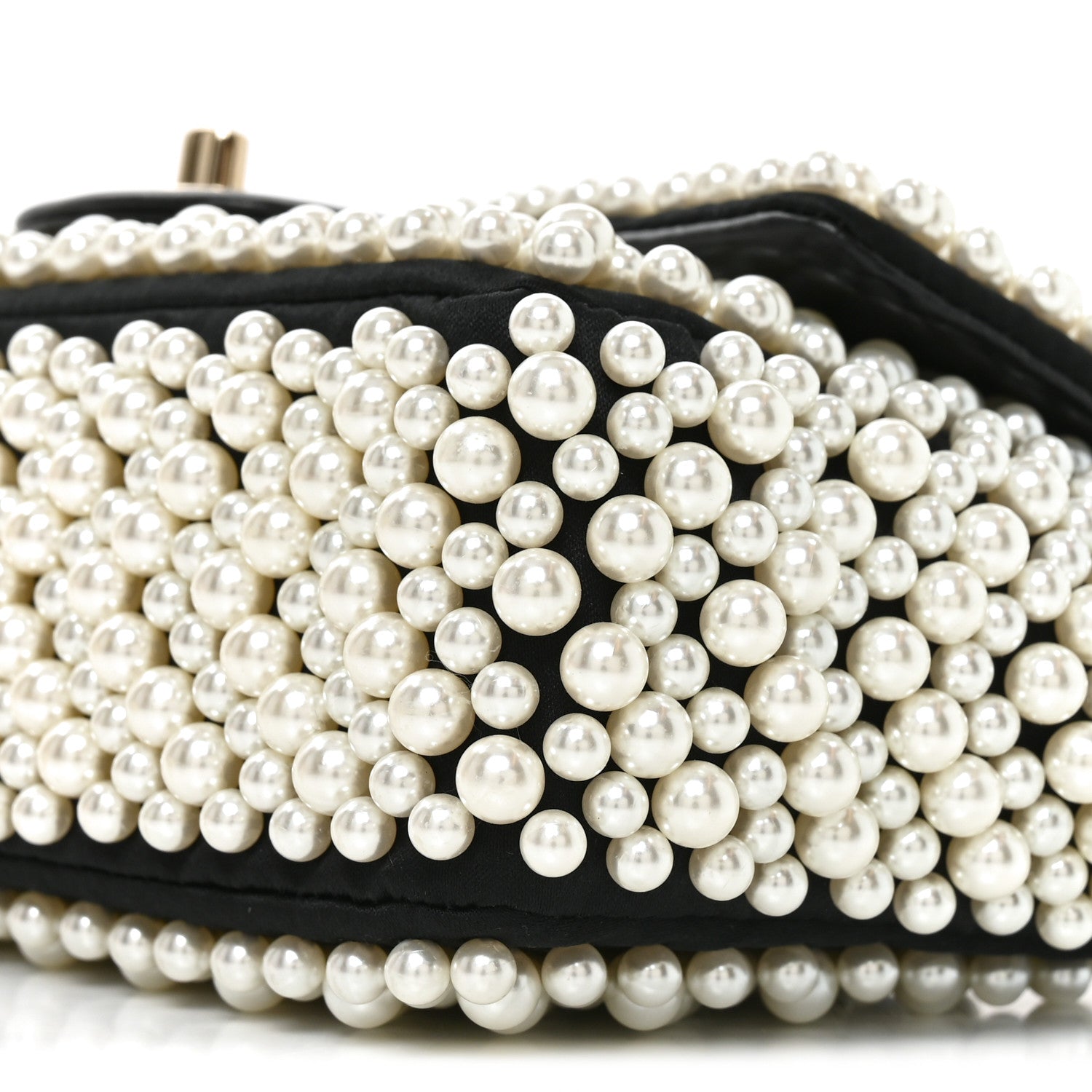 Lambskin Pearl On Flap Black
