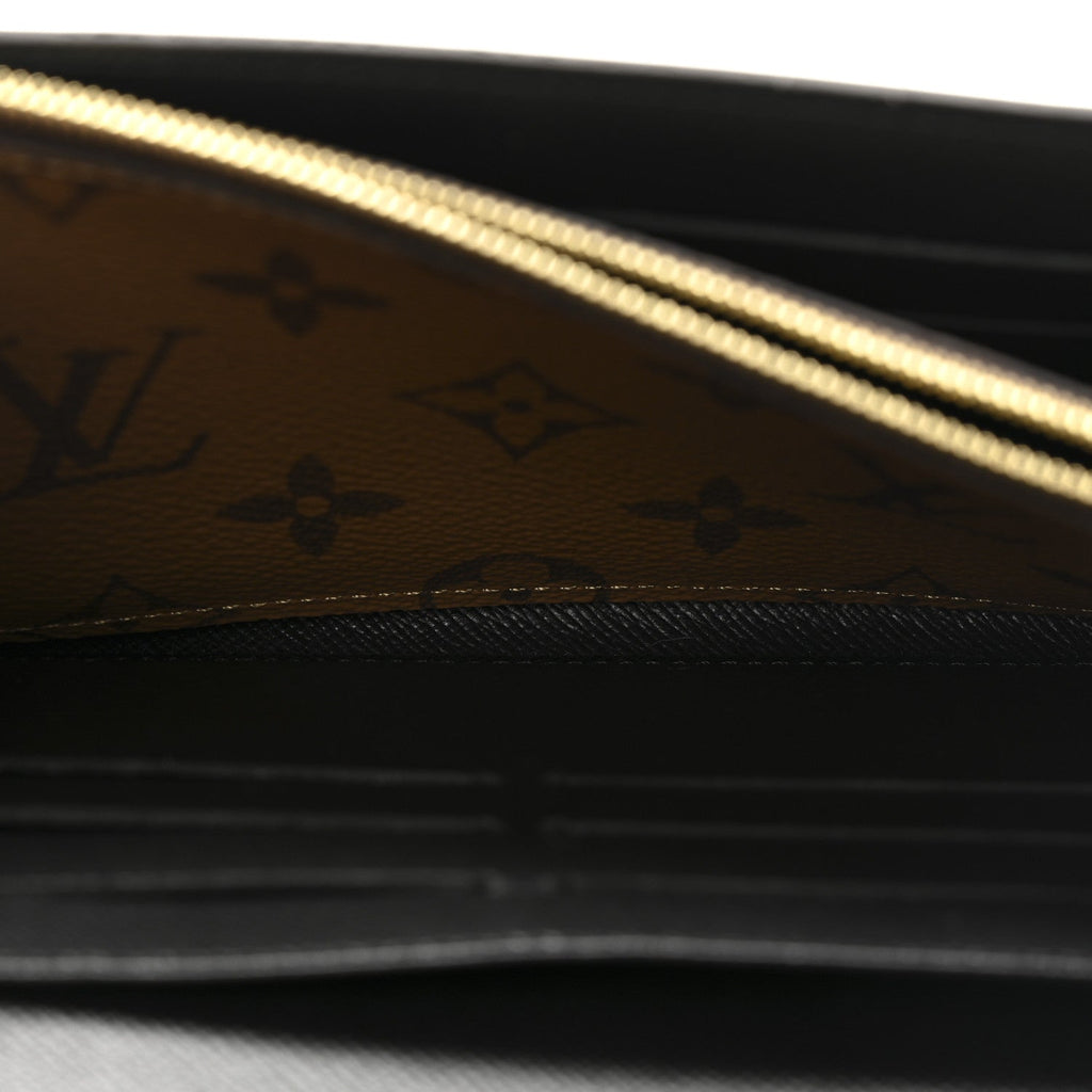 Reverse Monogram Giant Sarah Wallet