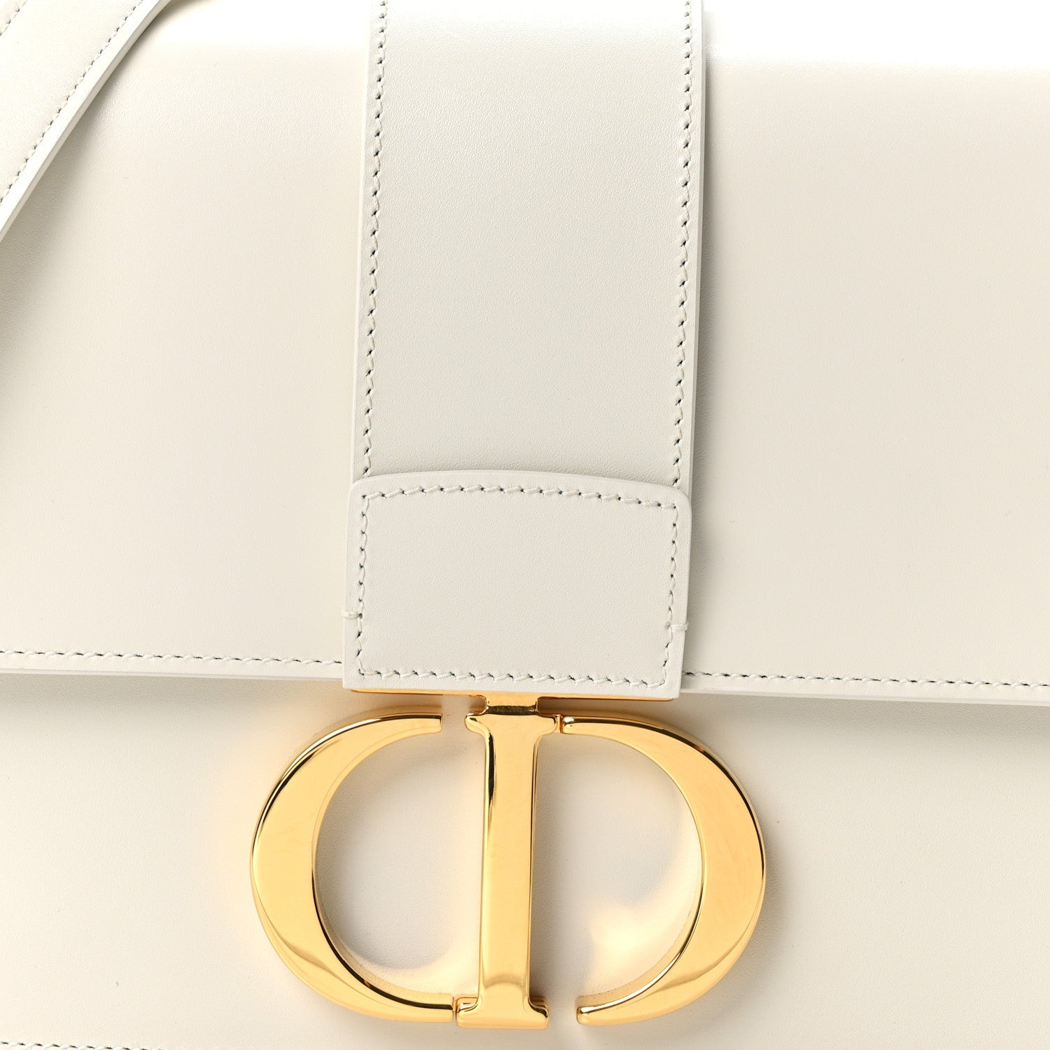 Box Calfskin 30 Montaigne Flap Bag Latte