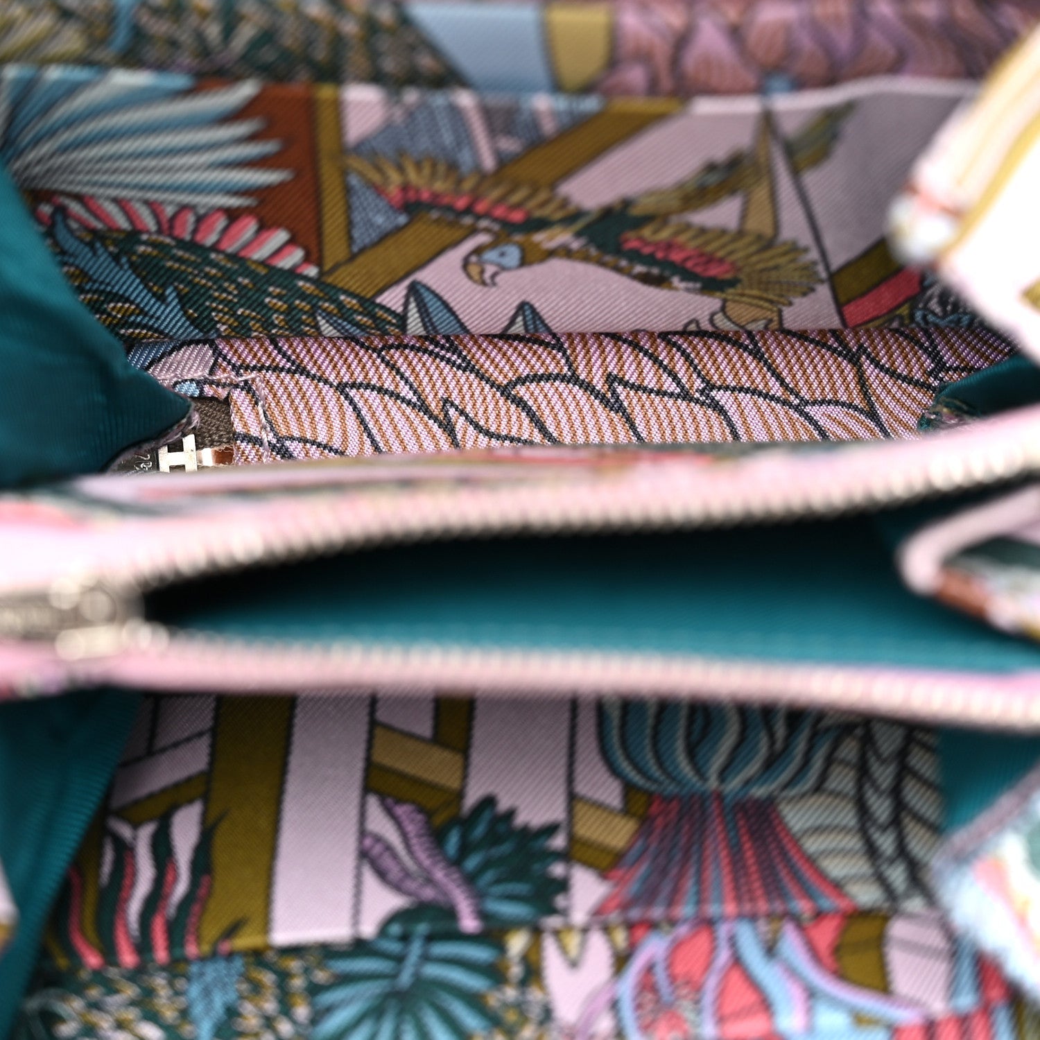 Epsom Silk'in Compact Wallet Etoupe