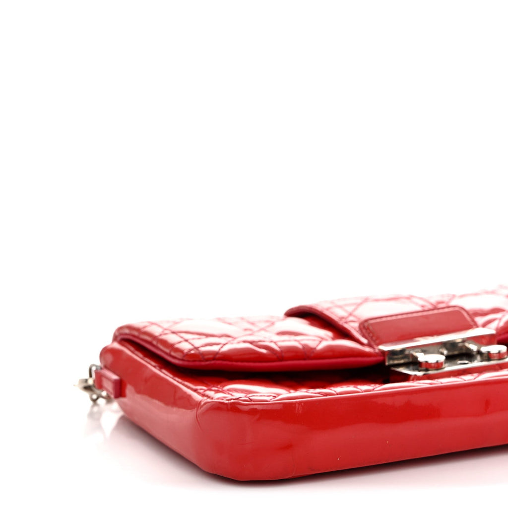 Patent Cannage New Lock Pouch Red