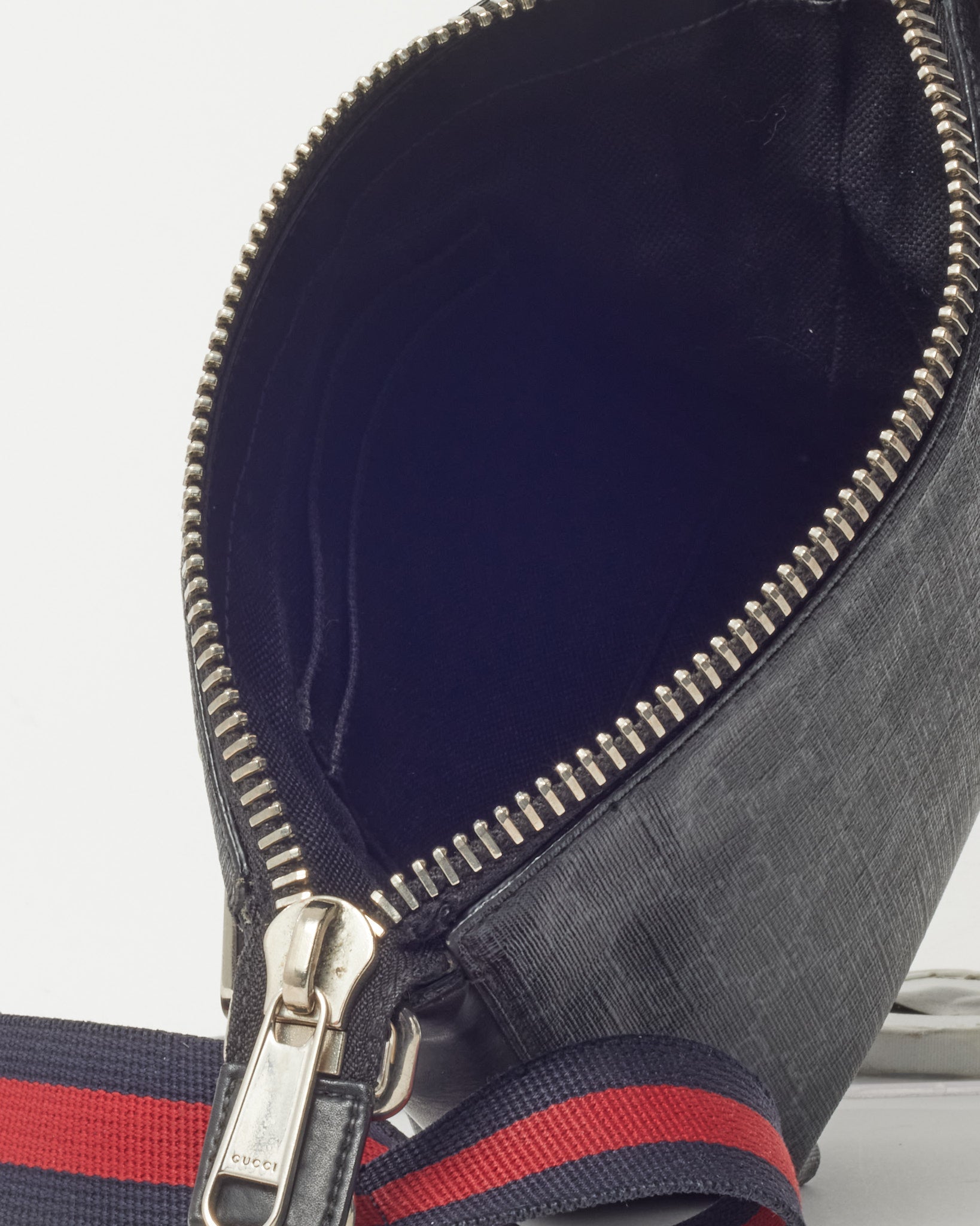 Gucci Black Monogram GG Supreme Canvas Small Messenger Bag