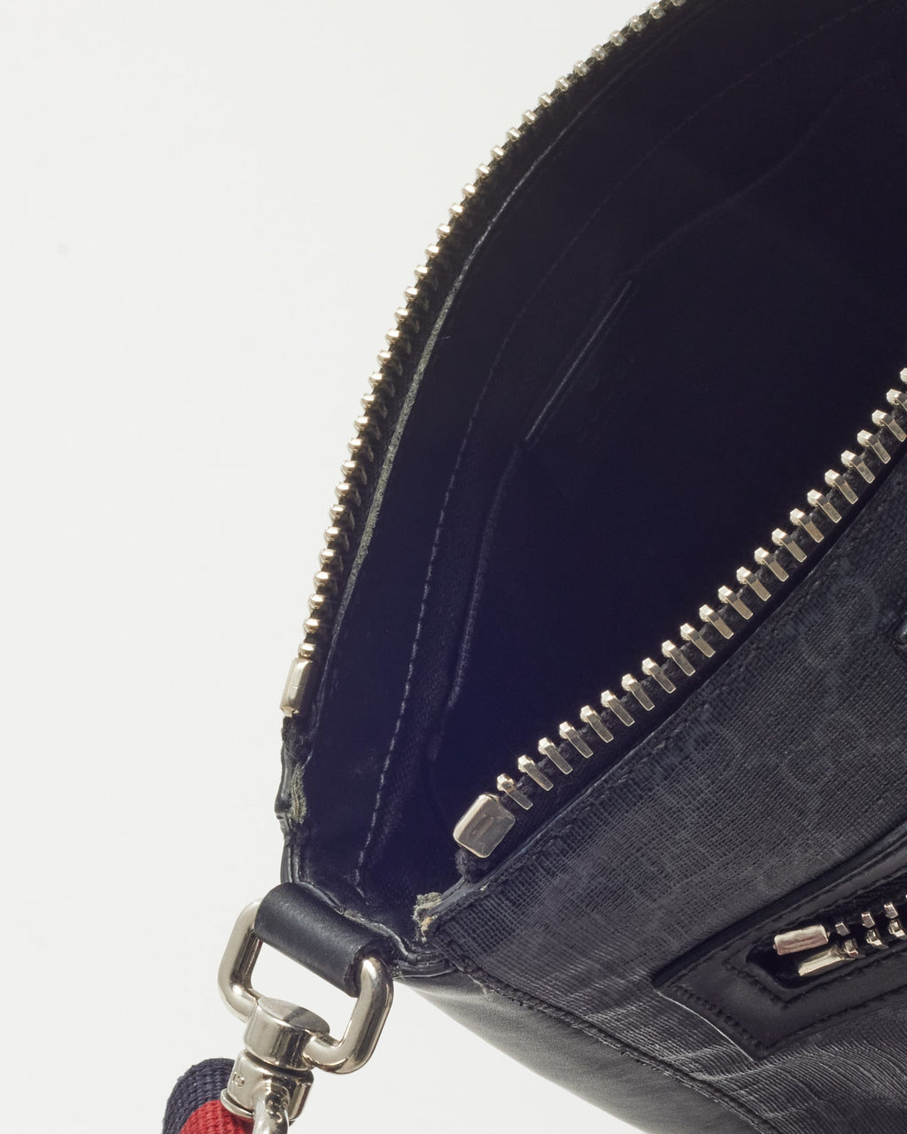 Gucci Black Monogram GG Supreme Canvas Small Messenger Bag
