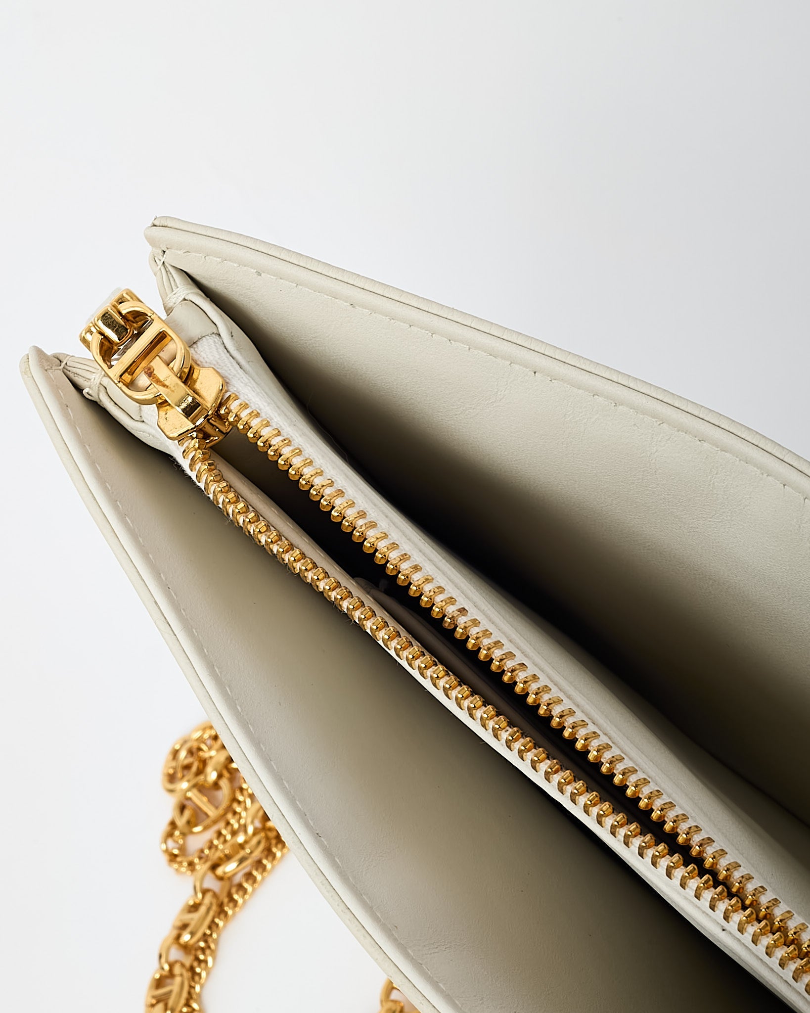 Dior White Calfskin Cannage Leather Caro Zipped Every Dior Pouch With Chain GHW