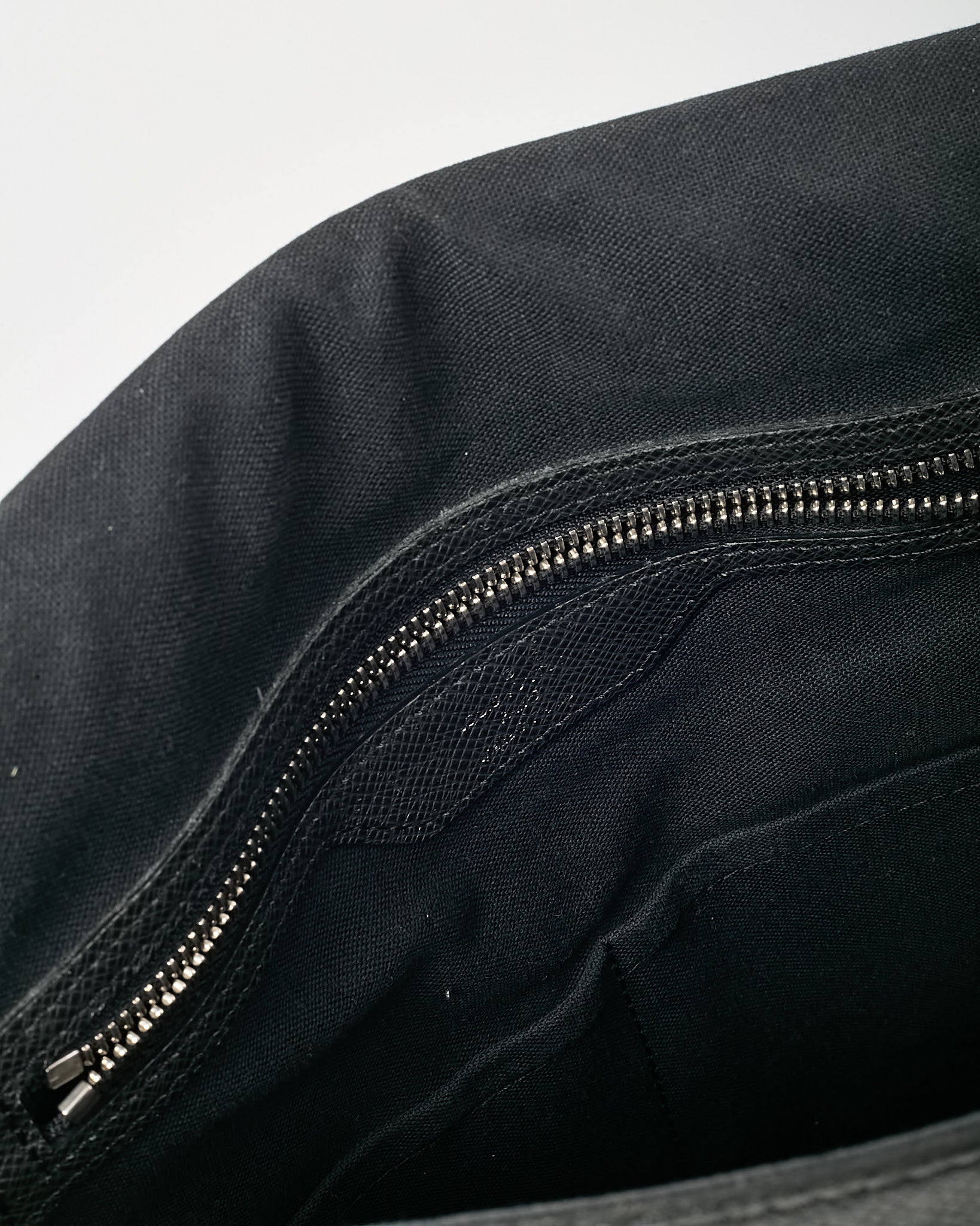 Louis Vuitton Black Taiga Leather Messenger Bag