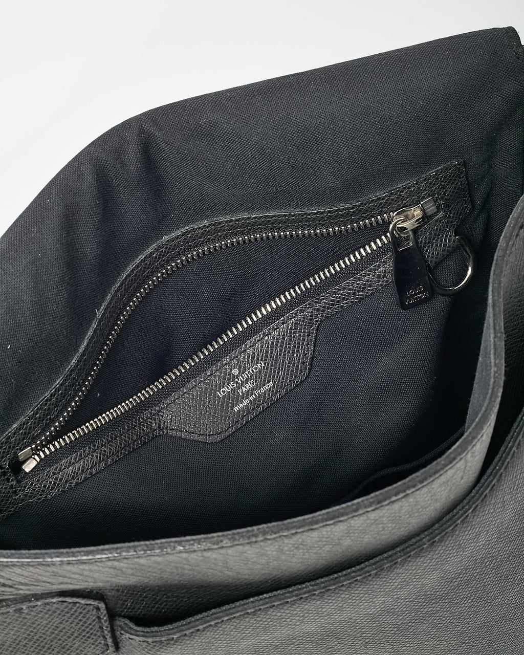 Louis Vuitton Black Taiga Leather Messenger Bag