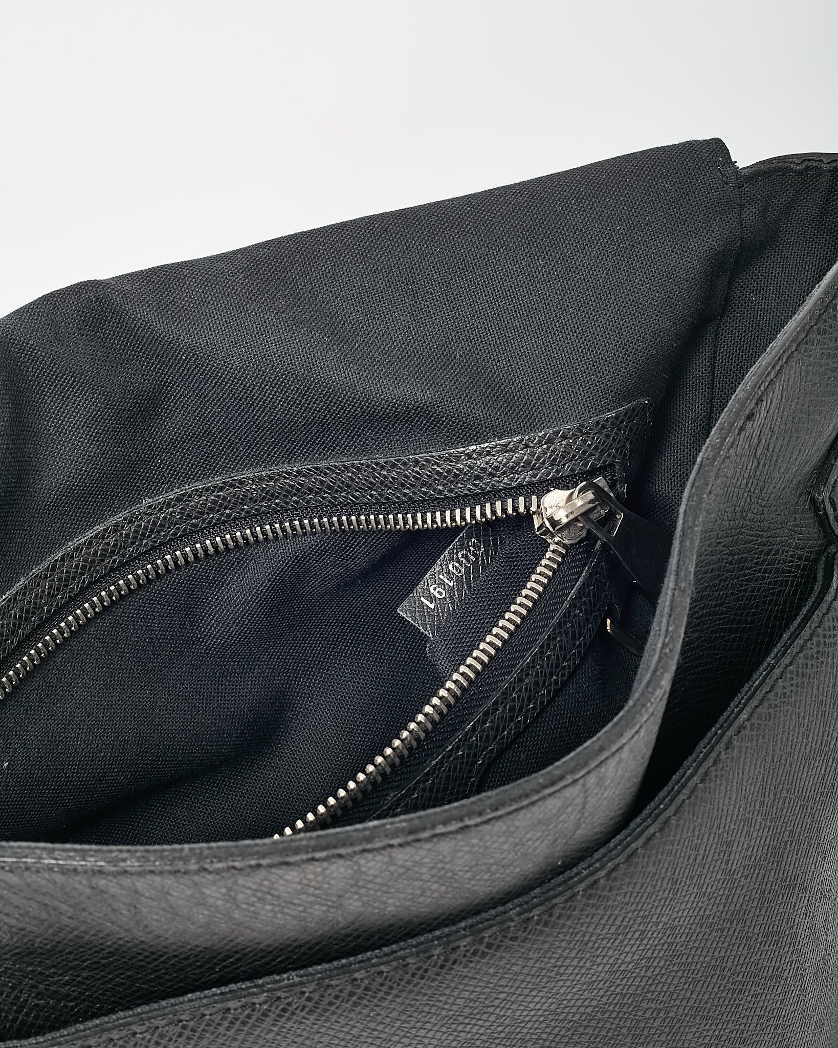 Louis Vuitton Black Taiga Leather Messenger Bag