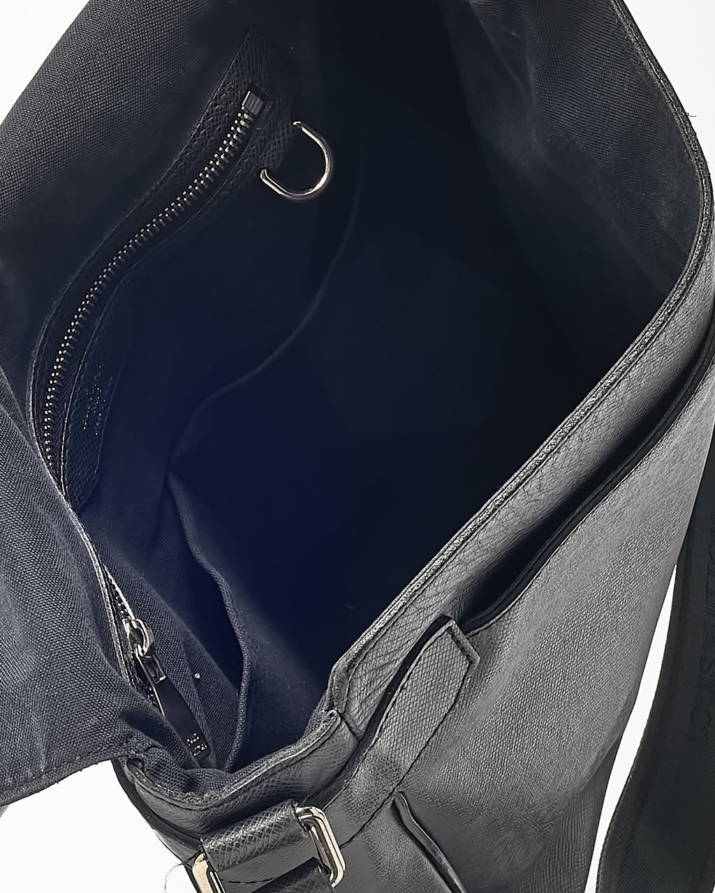 Louis Vuitton Black Taiga Leather Messenger Bag