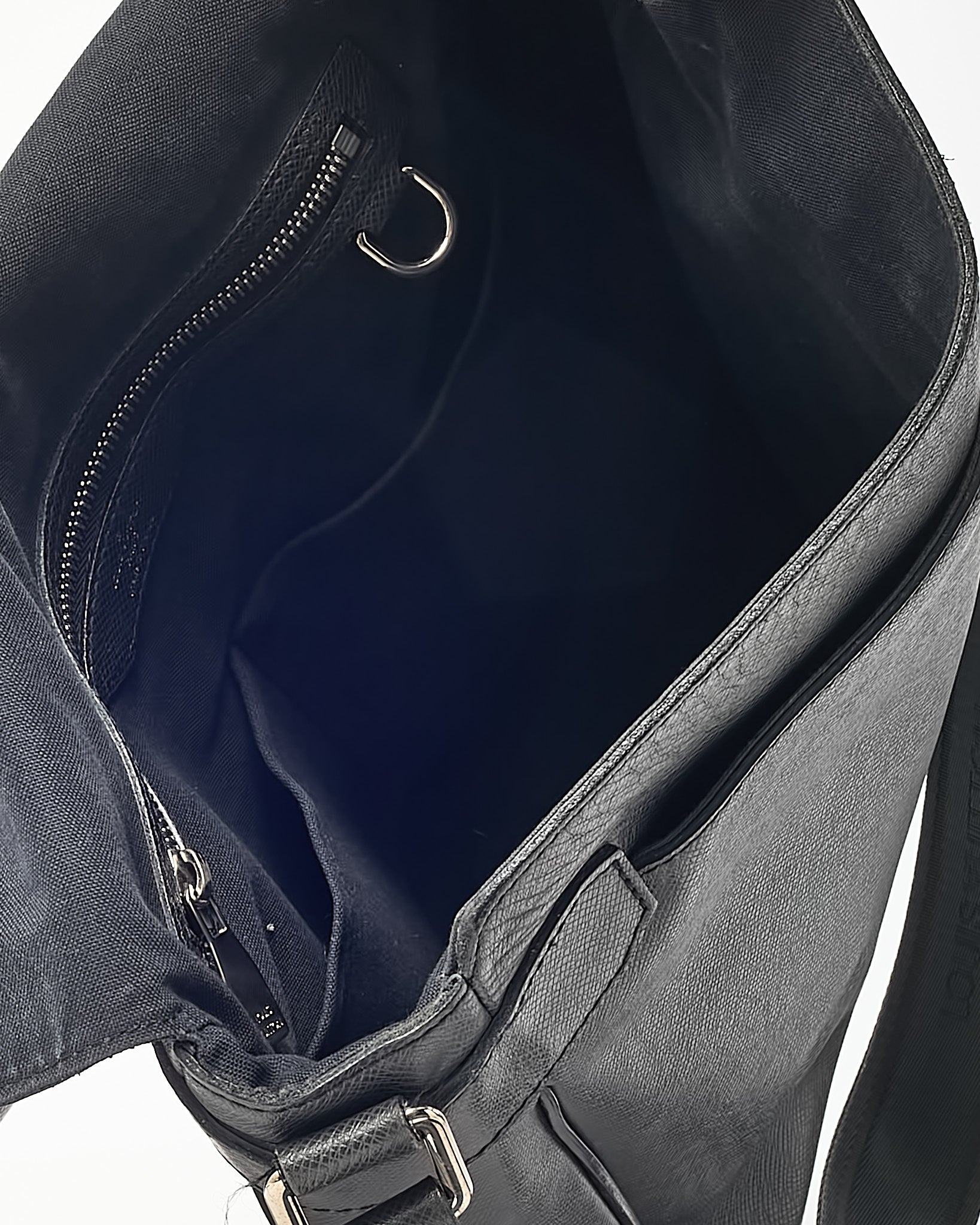 Louis Vuitton Black Taiga Leather Messenger Bag