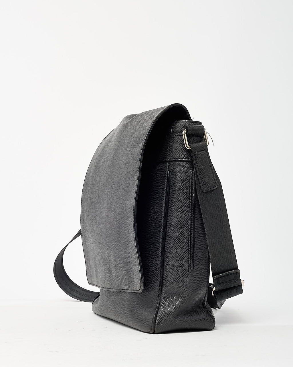 Louis Vuitton Black Taiga Leather Messenger Bag