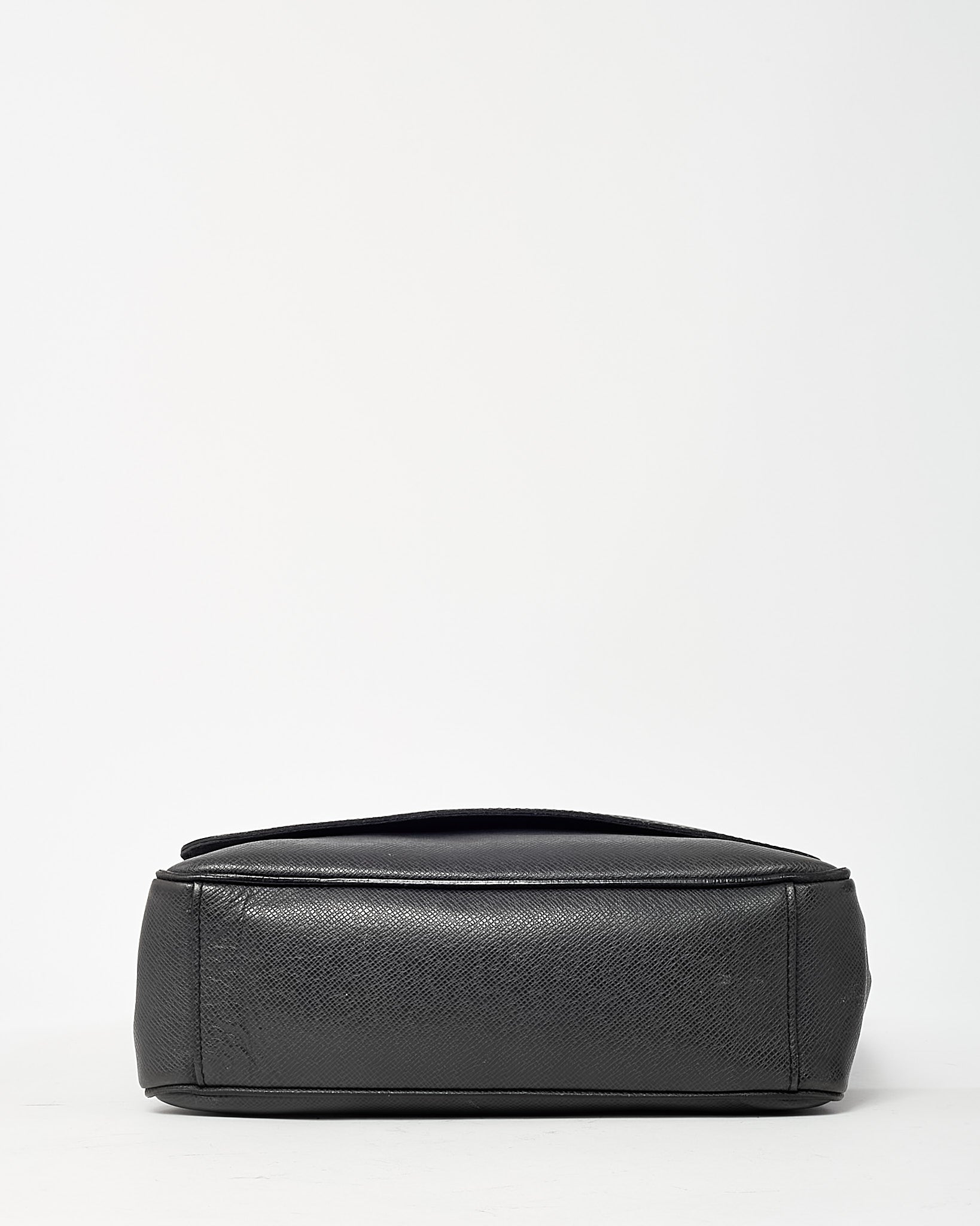 Louis Vuitton Black Taiga Leather Messenger Bag