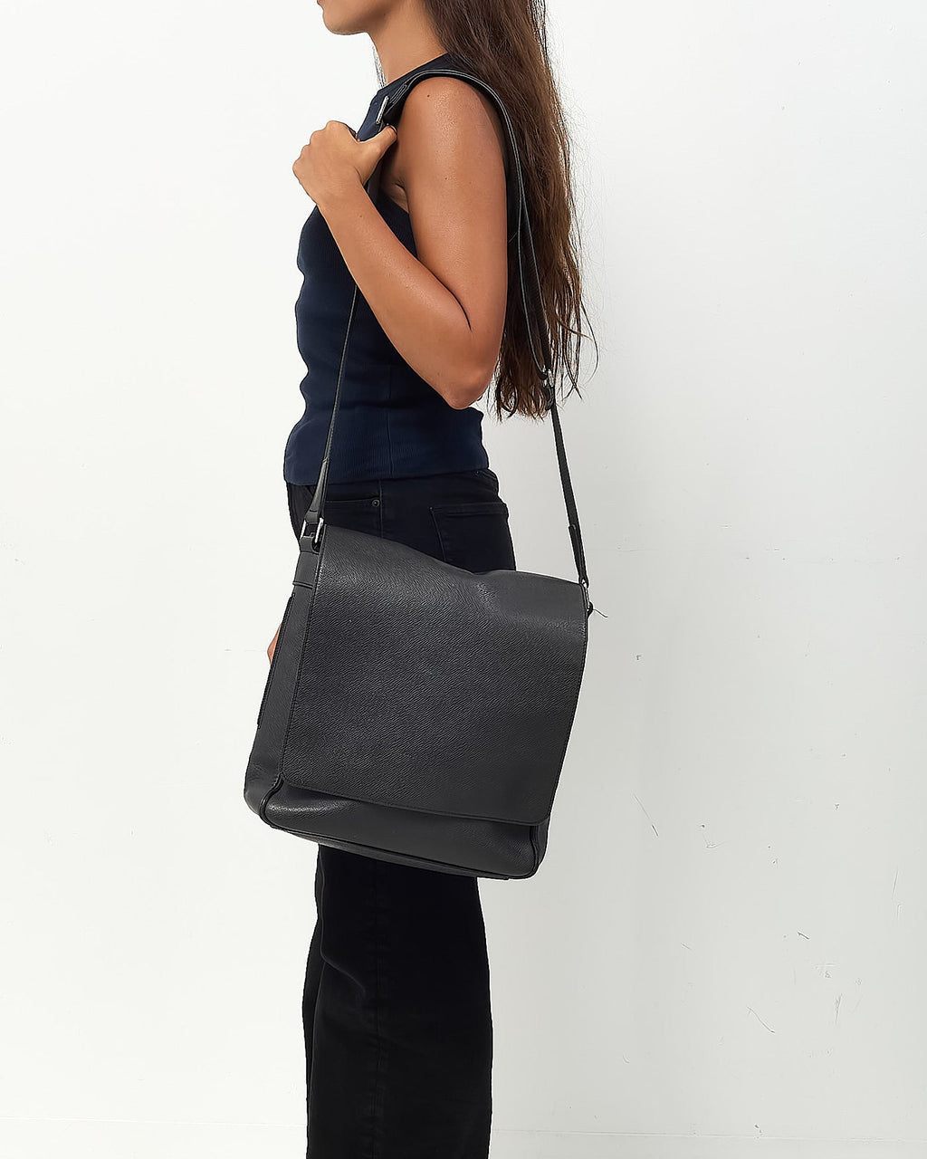 Louis Vuitton Black Taiga Leather Messenger Bag