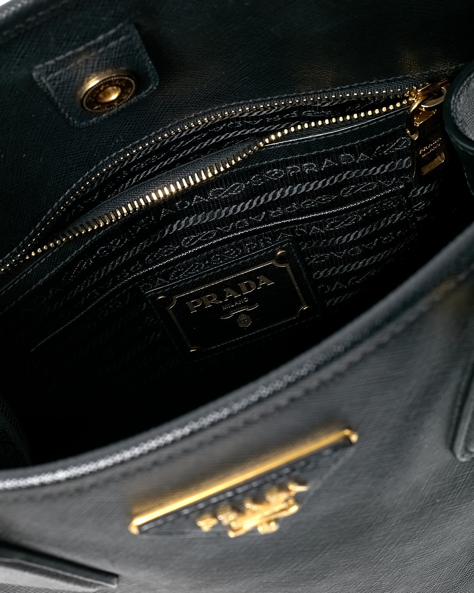 Prada Black Saffiano Leather Pomice 2Way Shopping Tote with Strap