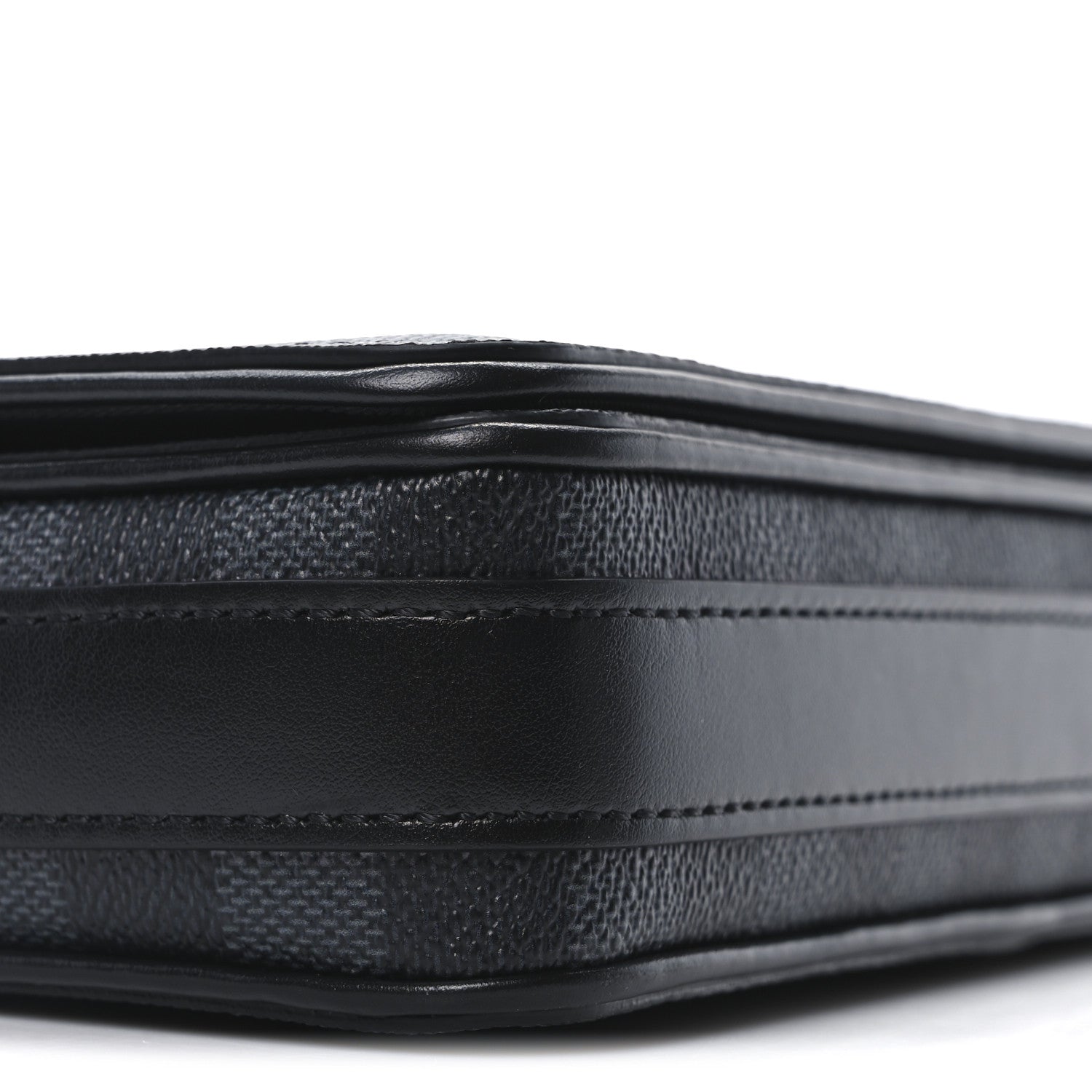 Damier Graphite 3D Studio Messenger