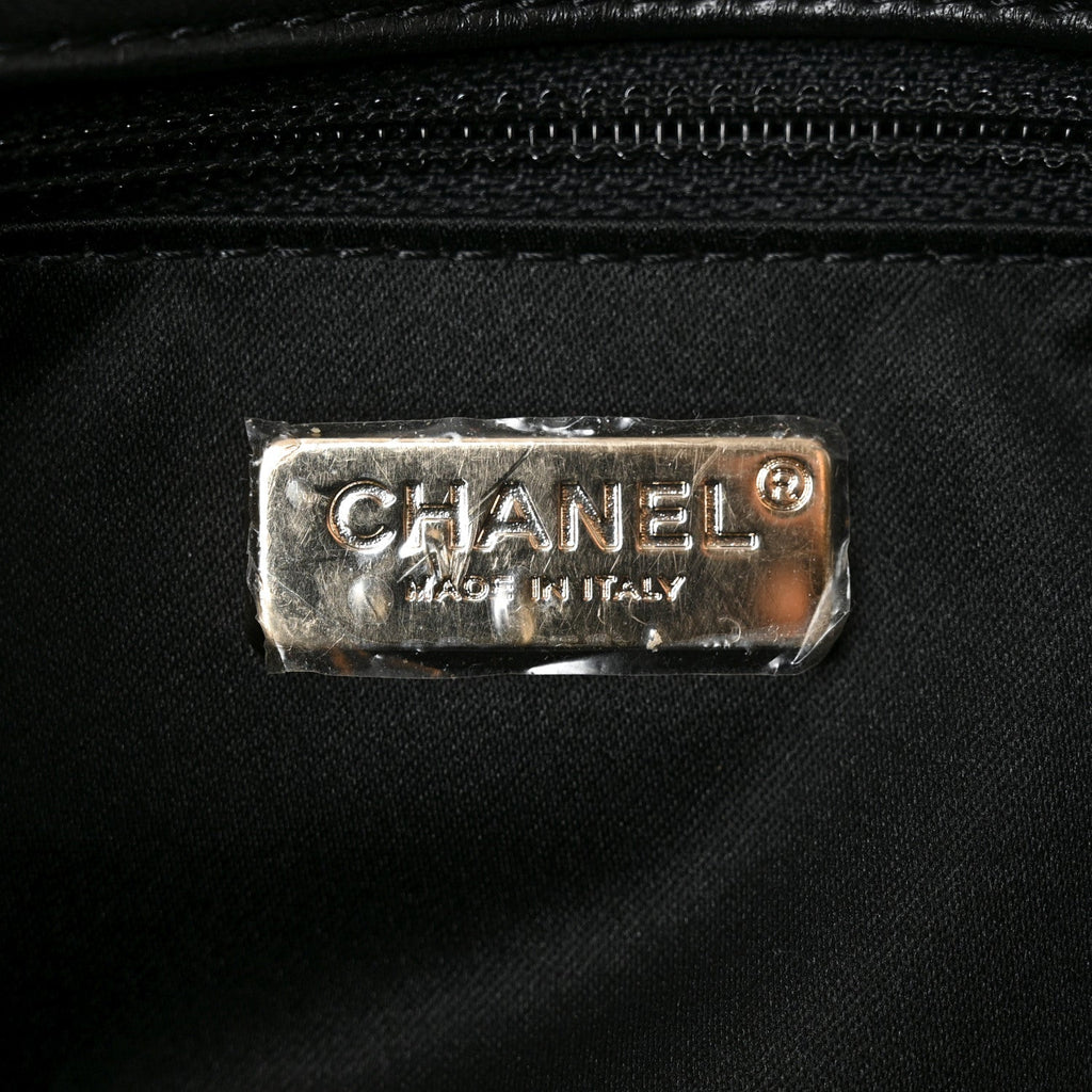 Lambskin Pearl On Flap Black