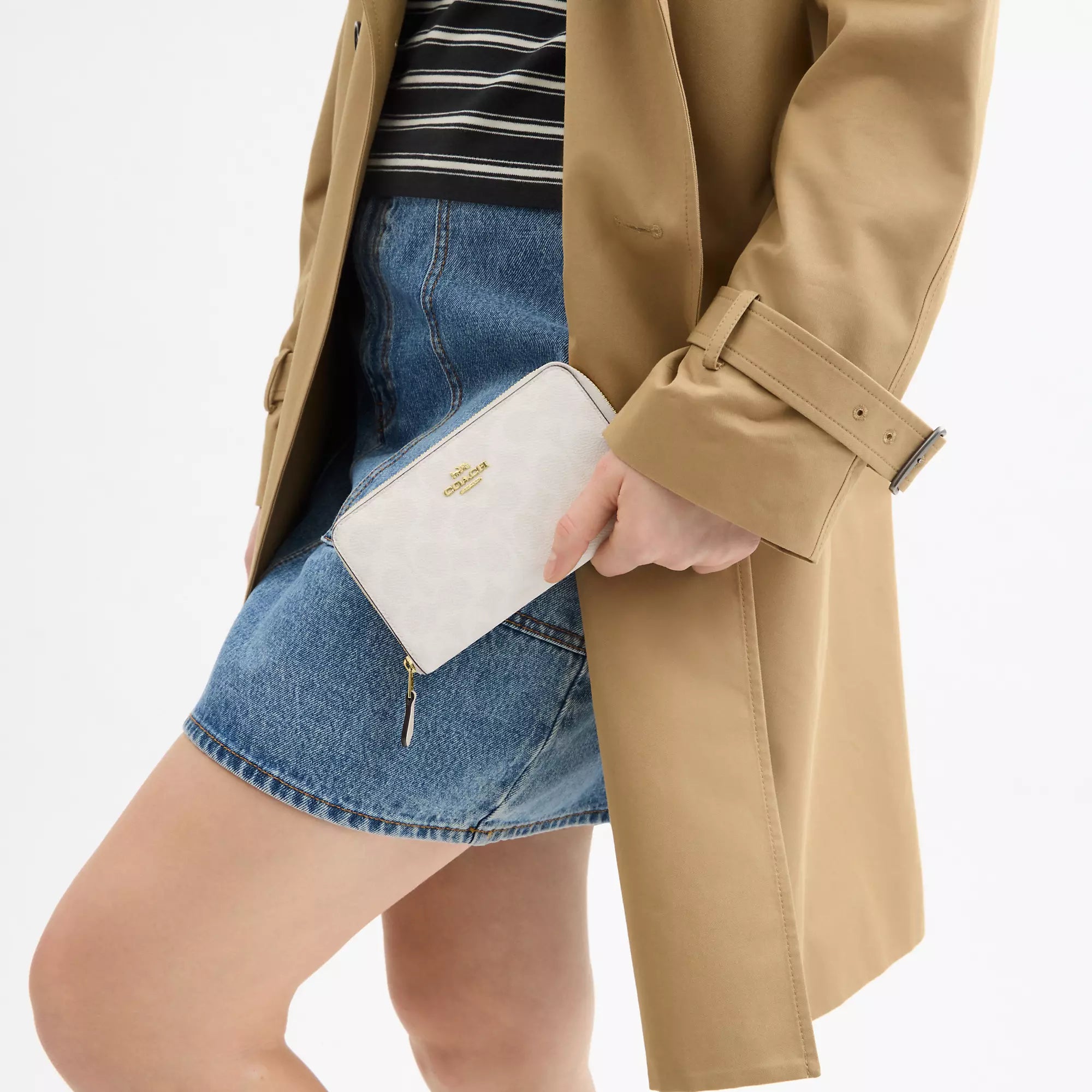 Coach Outlet Medium Id Zip Wallet In Signature Canvas