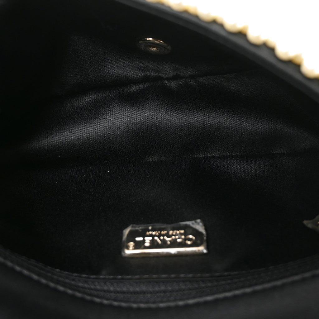 Lambskin Pearl On Flap Black