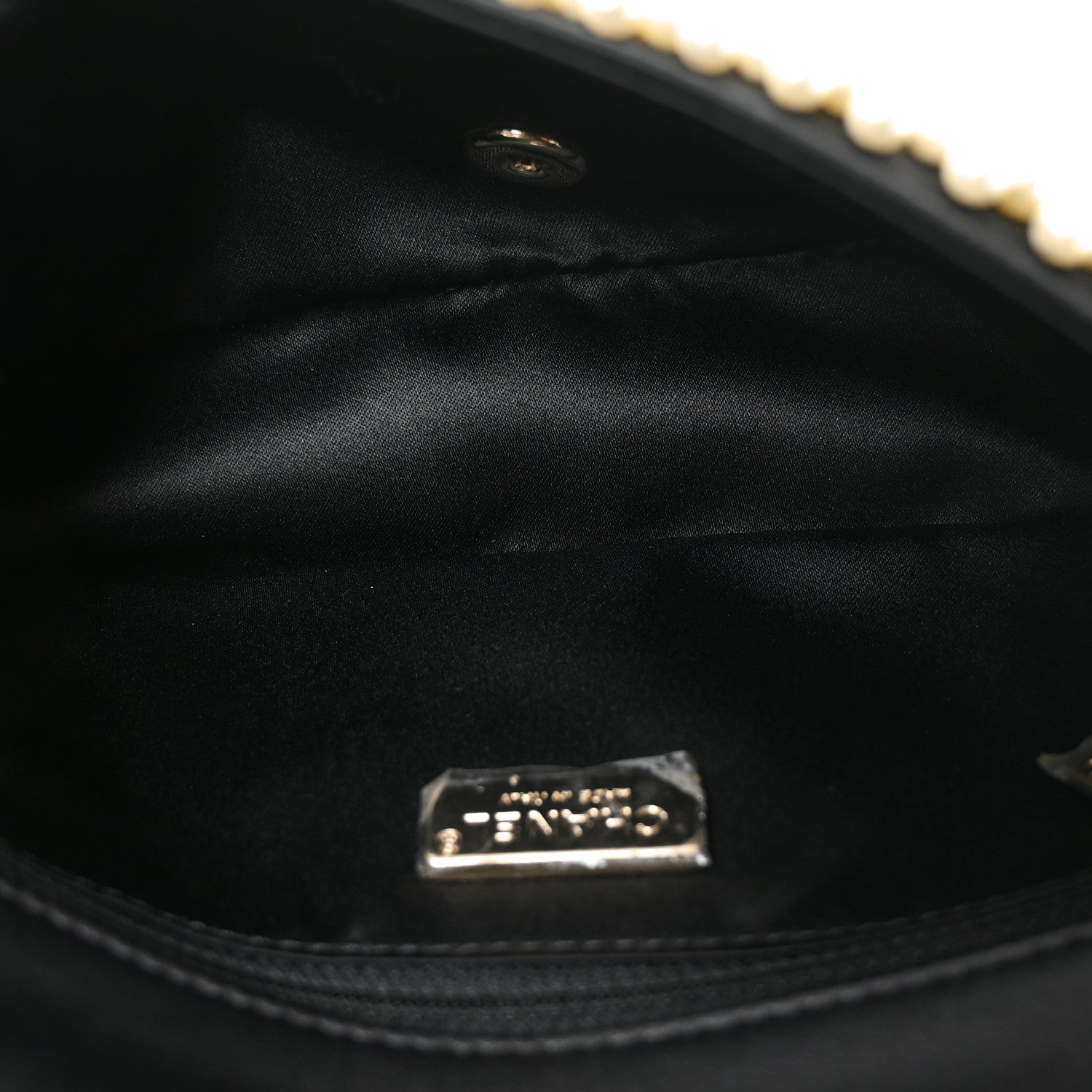 Lambskin Pearl On Flap Black