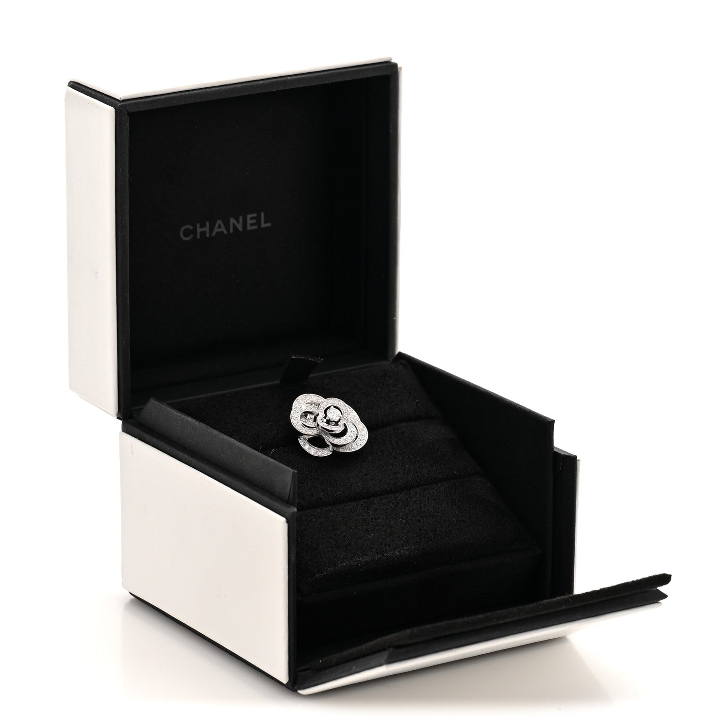 18K White Gold Diamond Fil de Camelia Ring 47 4